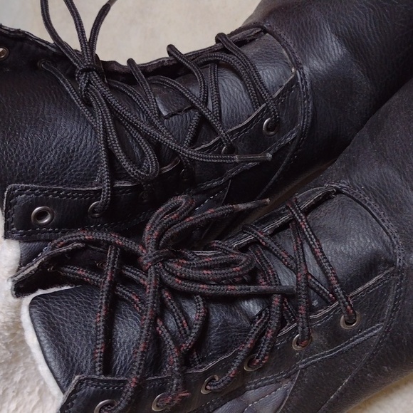 Boots - Picture 3 of 8